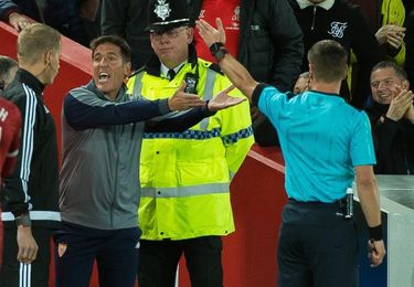 Un partido de sanción a Eduardo Berizzo por su expulsión en Liverpool Un partido de sanción a Eduardo Berizzo por su expulsión en Liverpool
