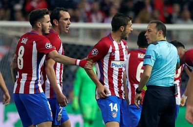 El turco Cakir en el Atlético-Chelsea y el rumano Hategan en el Sporting Lisboa-Barcelona El turco Cakir en el Atlético-Chelsea y el rumano Hategan en el Sporting Lisboa-Barcelona
