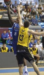 65-81. El Iberostar Tenerife amarga el estreno del San Pablo Burgos en la ACB 65-81. El Iberostar Tenerife amarga el estreno del San Pablo Burgos en la ACB