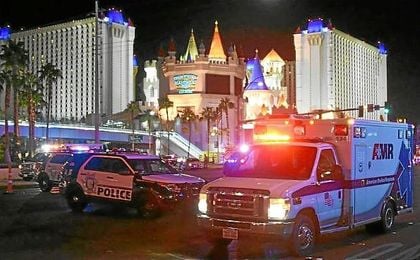 Al menos 50 muertos y 200 heridos por un tiroteo durante un concierto en Las Vegas. Al menos 50 muertos y 200 heridos por un tiroteo durante un concierto en Las Vegas.
