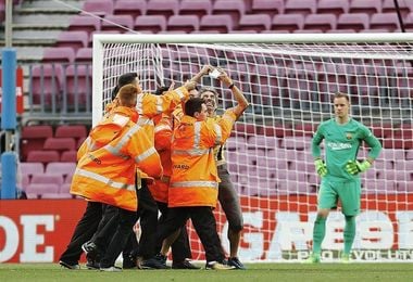 ´Espontáneo´ del Camp Nou tuvo autorización del club para colocar una pancarta ´Espontáneo´ del Camp Nou tuvo autorización del club para colocar una pancarta