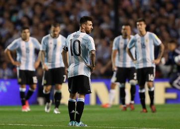 0-0. Argentina empata con Perú y llega a la última jornada fuera del Mundial 0-0. Argentina empata con Perú y llega a la última jornada fuera del Mundial
