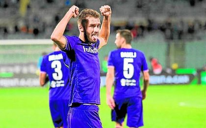 Pezzella es un fijo para Pioli en la Fiorentina. Pezzella es un fijo para Pioli en la Fiorentina.