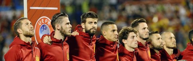 Piqué divide a la grada del Rico Pérez con pitos y aplausos Piqué divide a la grada del Rico Pérez con pitos y aplausos