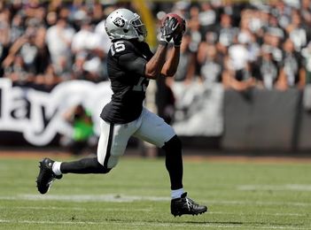 Carr es cuestionable pero no descartado para jugar para los Raiders Carr es cuestionable pero no descartado para jugar para los Raiders
