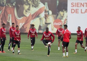 Los peruanos destacan su fortaleza como equipo y el compromiso de ir al Mundial Los peruanos destacan su fortaleza como equipo y el compromiso de ir al Mundial
