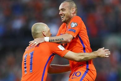 2-0. Suecia se asegura la repesca pese a caer en Amsterdam 2-0. Suecia se asegura la repesca pese a caer en Amsterdam