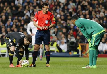 Estrada Fernández dirigirá el Valencia-Sevilla de la novena jornada Estrada Fernández dirigirá el Valencia-Sevilla de la novena jornada