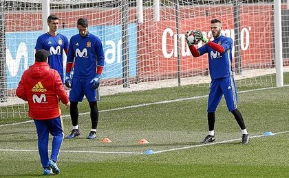 Kepa y Rico, junto a De Gea, en un entrenamiento de la selección. Kepa y Rico, junto a De Gea, en un entrenamiento de la selección.