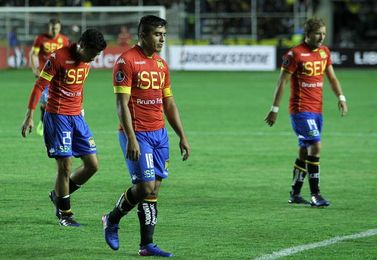 El líder Unión Española es goleado y corre el riesgo de ser desalojado El líder Unión Española es goleado y corre el riesgo de ser desalojado