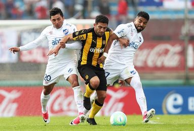 Jugadores uruguayos suspenden el fútbol hasta que el gremio no convoque una asamblea Jugadores uruguayos suspenden el fútbol hasta que el gremio no convoque una asamblea