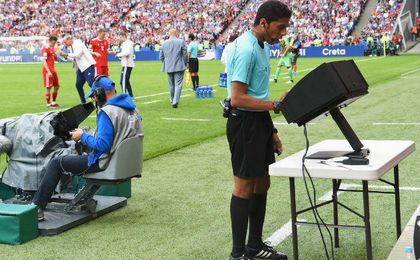 El VAR se cobra sus primeras víctimas El VAR se cobra sus primeras víctimas
