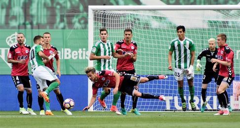 El Alavés consiguió en el Villamarín su mayor goleada de la pasada temporada El Alavés consiguió en el Villamarín su mayor goleada de la pasada temporada