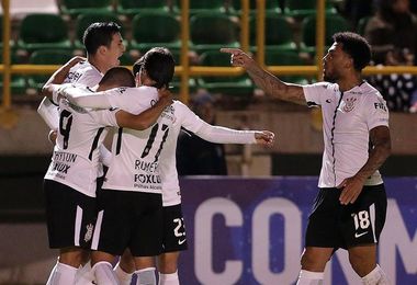 Corinthians conserva su colchón de puntos tras empatar en casa con el Gremio Corinthians conserva su colchón de puntos tras empatar en casa con el Gremio