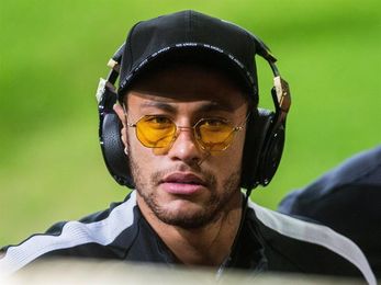 Imponen una elevada multa al brasileño Neymar en el proceso por evasión fiscal Imponen una elevada multa al brasileño Neymar en el proceso por evasión fiscal