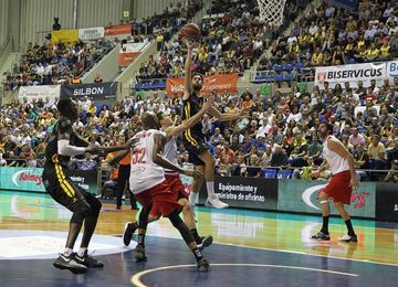 83-68. Trabajado triunfo del Iberostar Tenerife sobre el RETAbet Bilbao 83-68. Trabajado triunfo del Iberostar Tenerife sobre el RETAbet Bilbao