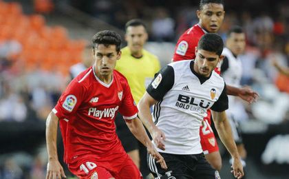 Jesús Navas y Guedes, en un lance del partido. Jesús Navas y Guedes, en un lance del partido.