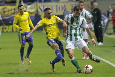 1-2. Dos goles de Sergio León dan el triunfo al Betis en Cádiz 1-2. Dos goles de Sergio León dan el triunfo al Betis en Cádiz
