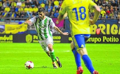 Redru fue titular en la banda izquierda en el partido copero contra el Cádiz. Redru fue titular en la banda izquierda en el partido copero contra el Cádiz.