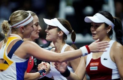 Hingis se retira del tenis con una derrota en la semifinal de dobles de Singapur Hingis se retira del tenis con una derrota en la semifinal de dobles de Singapur