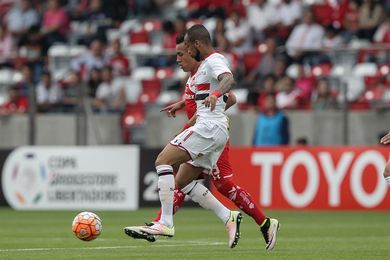 Sao Paulo le gana el derby a Santos, con gol de Cueva, y se aleja de la zona de descenso Sao Paulo le gana el derby a Santos, con gol de Cueva, y se aleja de la zona de descenso
