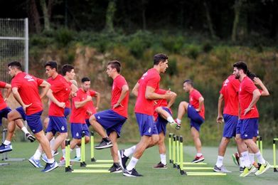 Más de 2.000 aficionados presencian el entrenamiento del Girona Más de 2.000 aficionados presencian el entrenamiento del Girona