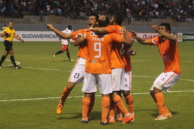 Polémica en Perú por supuestos sobornos de Vallejo para ascender a Primera Polémica en Perú por supuestos sobornos de Vallejo para ascender a Primera