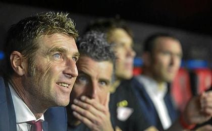Massimo Carrera, en el banquillo visitante. Massimo Carrera, en el banquillo visitante.