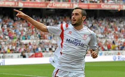 Aleix Vidal celebra un gol con la camiseta del Sevilla en la 14/15. Aleix Vidal celebra un gol con la camiseta del Sevilla en la 14/15.