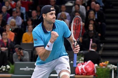 Isner castiga a Dimitrov y se reta con Del Potro en los cuartos de París Isner castiga a Dimitrov y se reta con Del Potro en los cuartos de París