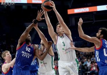 74-79. El Unicaja firma su primera victoria como visitante 74-79. El Unicaja firma su primera victoria como visitante