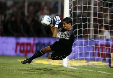 El argentino Ustari estará fuera seis meses por lesión en rodilla izquierda El argentino Ustari estará fuera seis meses por lesión en rodilla izquierda