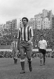Fallece Rivilla, histórico lateral rojiblanco, campeón de Europa en 1964 Fallece Rivilla, histórico lateral rojiblanco, campeón de Europa en 1964