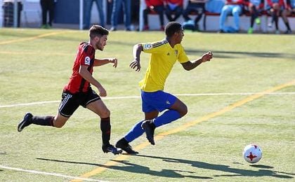 Imagen del encuentro entre Gerena-Cádiz B en la jornada 13º. Imagen del encuentro entre Gerena-Cádiz B en la jornada 13º.