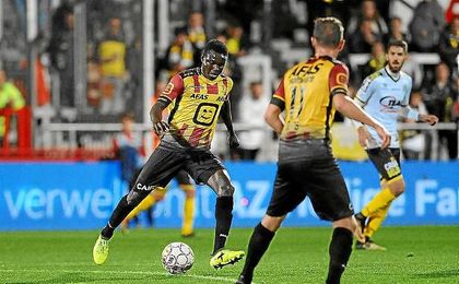 Hassane Bandé en un partido de la Jupiler League con el KV Mechelen. Hassane Bandé en un partido de la Jupiler League con el KV Mechelen.