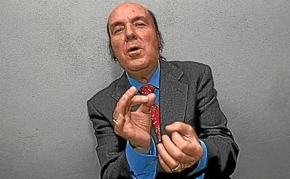 Gregorio Sánchez, conocido artísticamente como Chiquito de la Calzada. Gregorio Sánchez, conocido artísticamente como Chiquito de la Calzada.