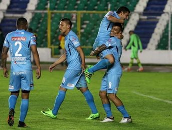 El Bolívar del español San José vence con lo mínimo y retoma el liderato de fútbol en Bolivia El Bolívar del español San José vence con lo mínimo y retoma el liderato de fútbol en Bolivia