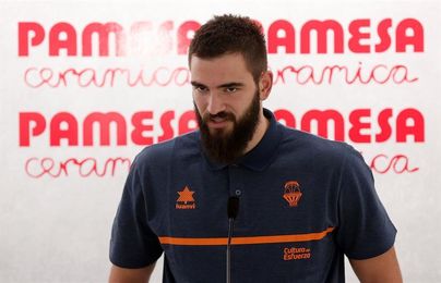 Dubljevic ya es el extranjero con más partidos en el Valencia Dubljevic ya es el extranjero con más partidos en el Valencia