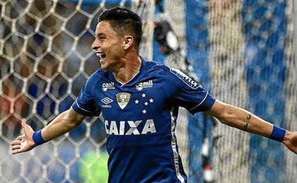 Diogo Barbosa, lateral de Cruzeiro. Diogo Barbosa, lateral de Cruzeiro.
