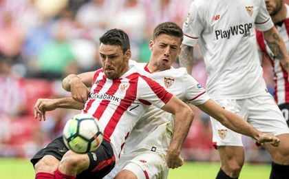 Lenglet, ante el Athletic Club. Lenglet, ante el Athletic Club.