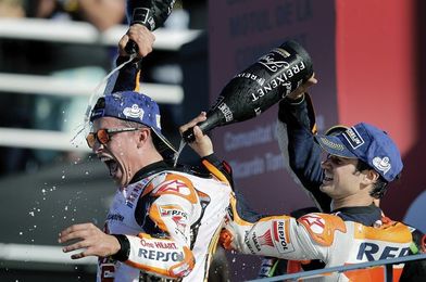 Márquez y Pedrosa premian a los ganadores del concurso contra el Acoso Escolar Márquez y Pedrosa premian a los ganadores del concurso contra el Acoso Escolar