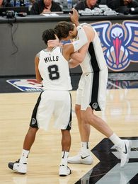 104-101. Aldridge y los Spurs detienen la marcha de los Thunder 104-101. Aldridge y los Spurs detienen la marcha de los Thunder