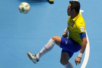 Brasil vence a Costa Rica por 5-1 en un amistoso de fútbol sala Brasil vence a Costa Rica por 5-1 en un amistoso de fútbol sala