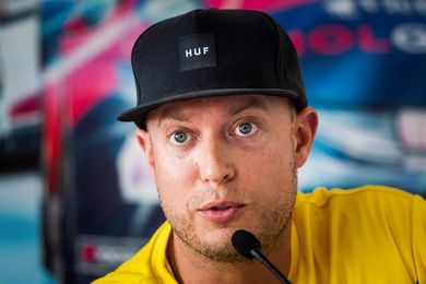 Robert Huff gana en Macao y Michelisz se acerca a Bjork en el Mundial Robert Huff gana en Macao y Michelisz se acerca a Bjork en el Mundial