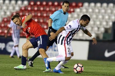 1-0. Un gol de Cardozo a los 28 segundos le da el triunfo al Libertad en la semifinal 1-0. Un gol de Cardozo a los 28 segundos le da el triunfo al Libertad en la semifinal