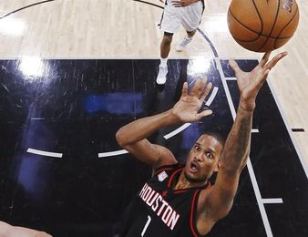 125-95. Ariza lidera la exhibición encestadora de los Rockets ante los Nuggets 125-95. Ariza lidera la exhibición encestadora de los Rockets ante los Nuggets
