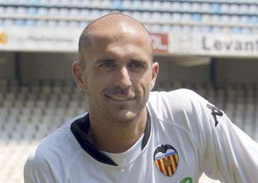 El español Bruno Saltor se une al proyecto solidario de Mata ´Common Goal´ El español Bruno Saltor se une al proyecto solidario de Mata ´Common Goal´
