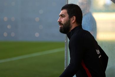 Arda Turan se ausenta del entrenamiento aquejado de un flemón dental Arda Turan se ausenta del entrenamiento aquejado de un flemón dental