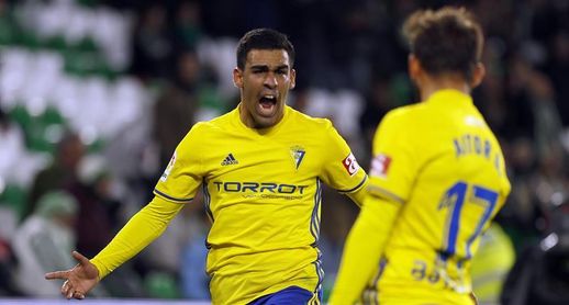 3-5. El Cádiz le hace cinco goles y un roto al Betis y se mete en octavos 3-5. El Cádiz le hace cinco goles y un roto al Betis y se mete en octavos