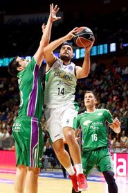 86-74. Unicaja rompe su mala racha y también la buena del Joventut 86-74. Unicaja rompe su mala racha y también la buena del Joventut